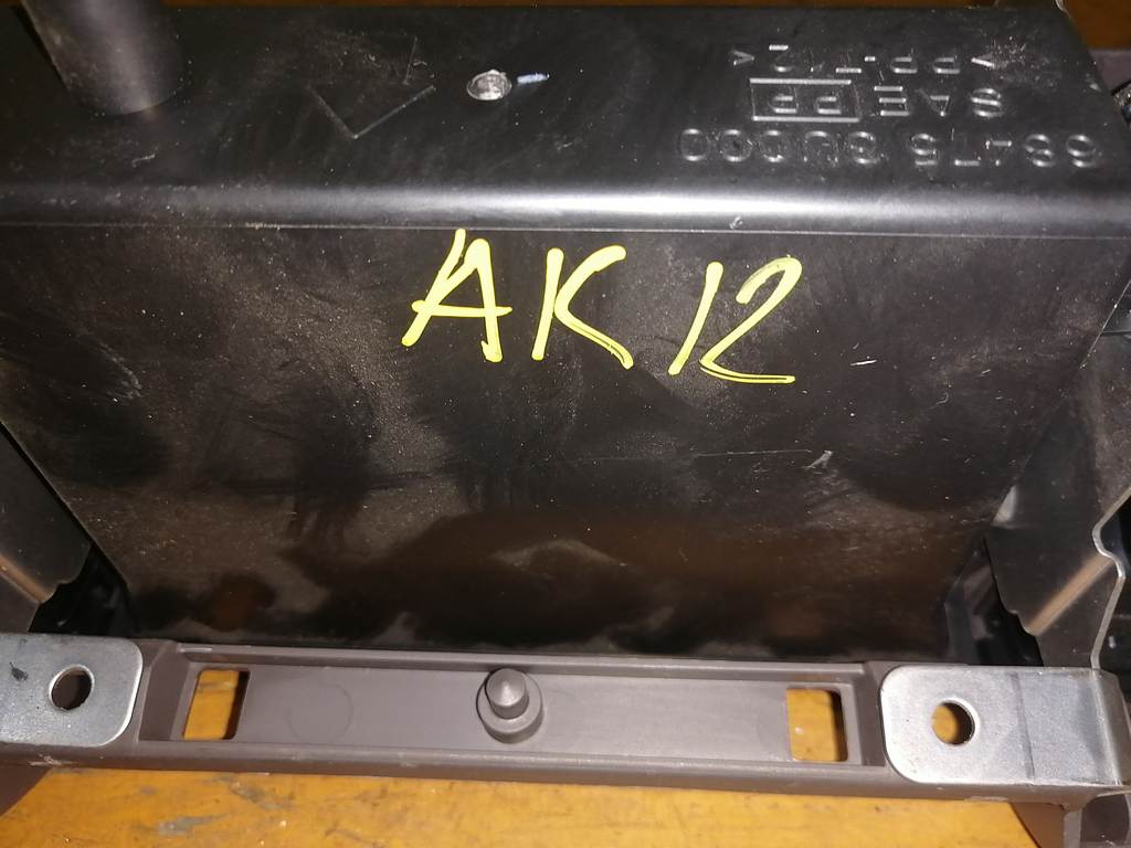 MARCH AK12 КОНСОЛЬ МАГНИТОФОНА Nissan March 1