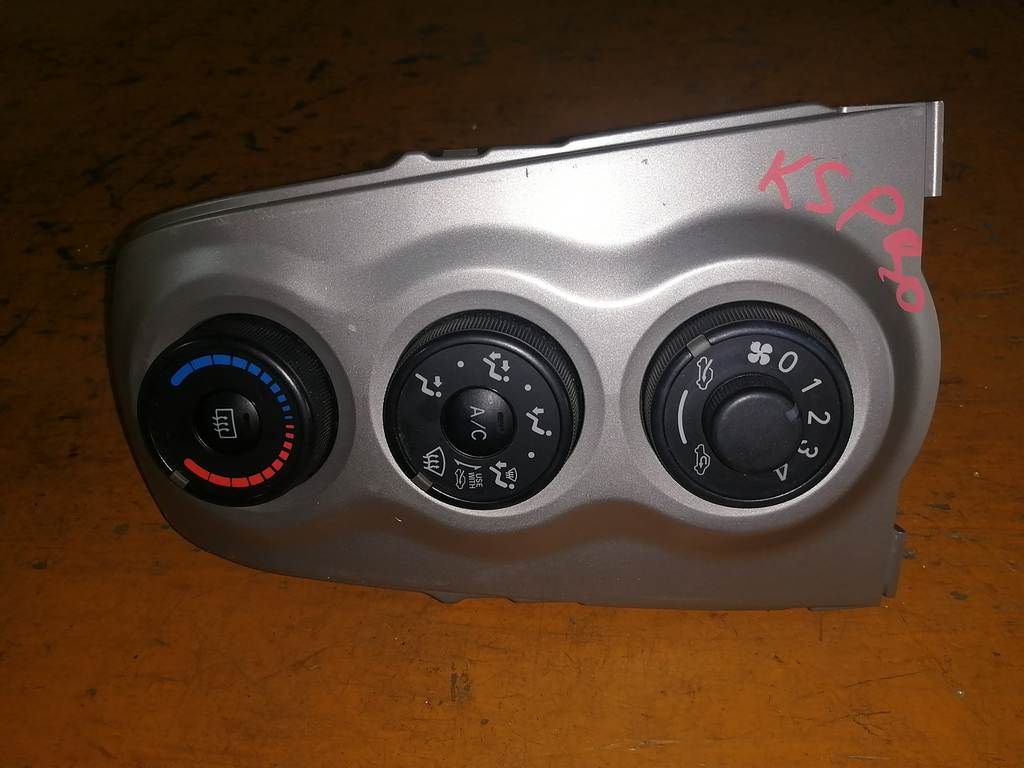 климат-контроль Toyota Vitz 0