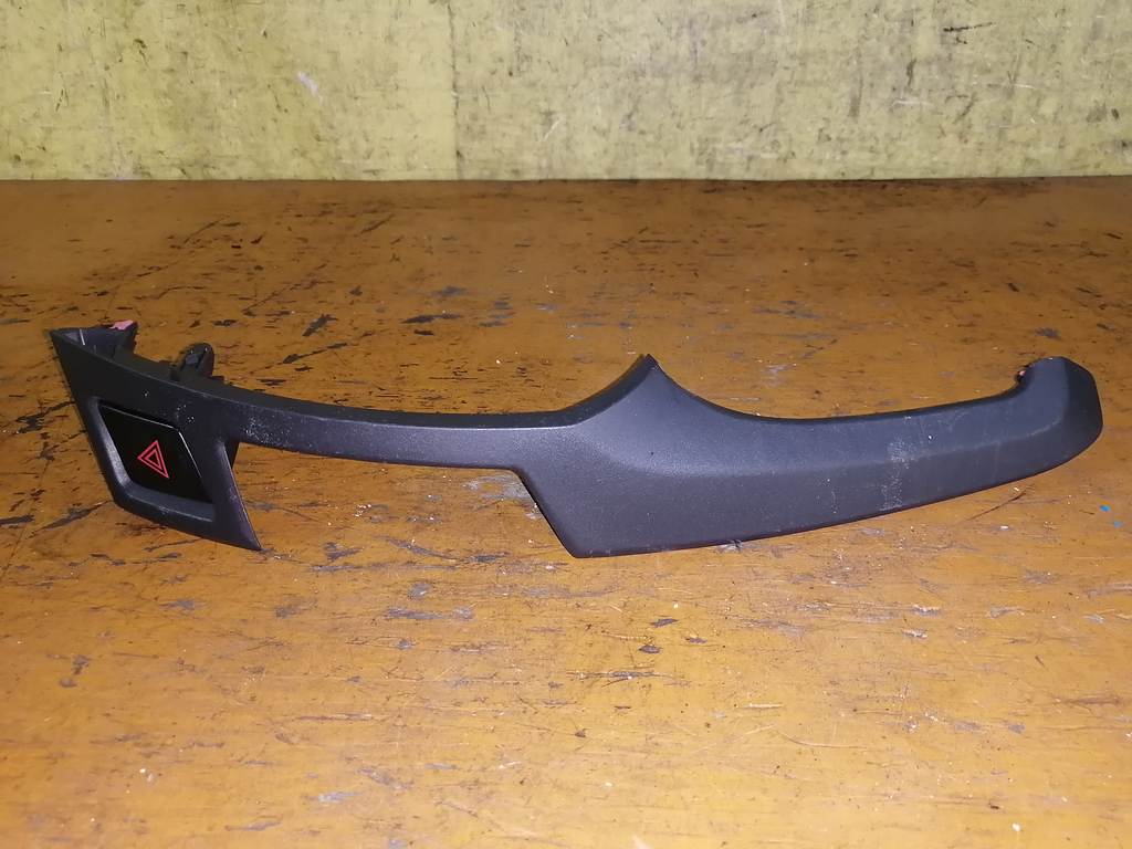 консоль торпеды Toyota Vitz 0