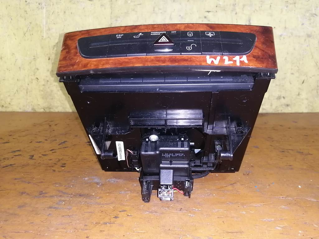 MERCEDES-BENZ W211 КОНСОЛЬ С КНОПКАМИ 8070353-24S092 Mercedes-Benz E-Class 1
