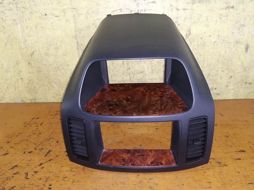 консоль магнитофона Nissan Serena 0