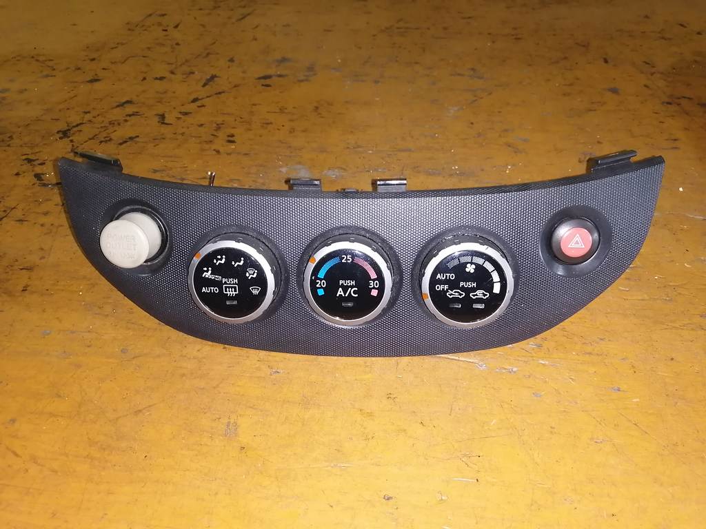 климат-контроль Nissan Serena 0