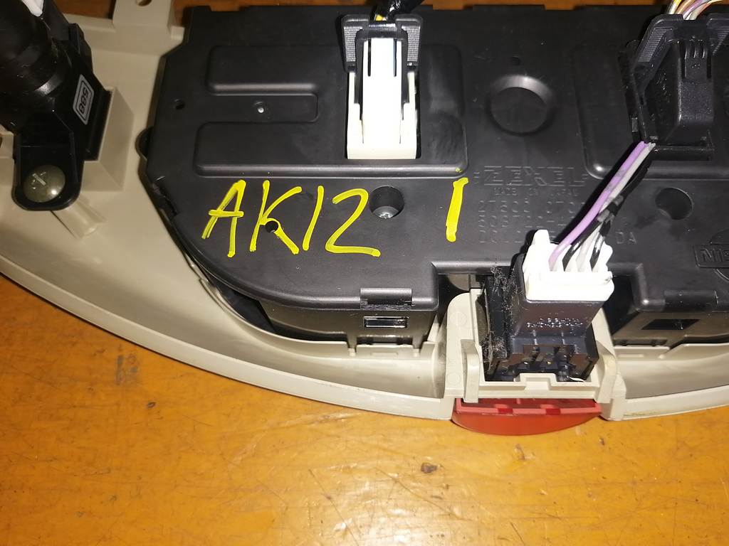 MARCH AK12 КЛИМАТ-КОНТРОЛЬ 1 Nissan March 1