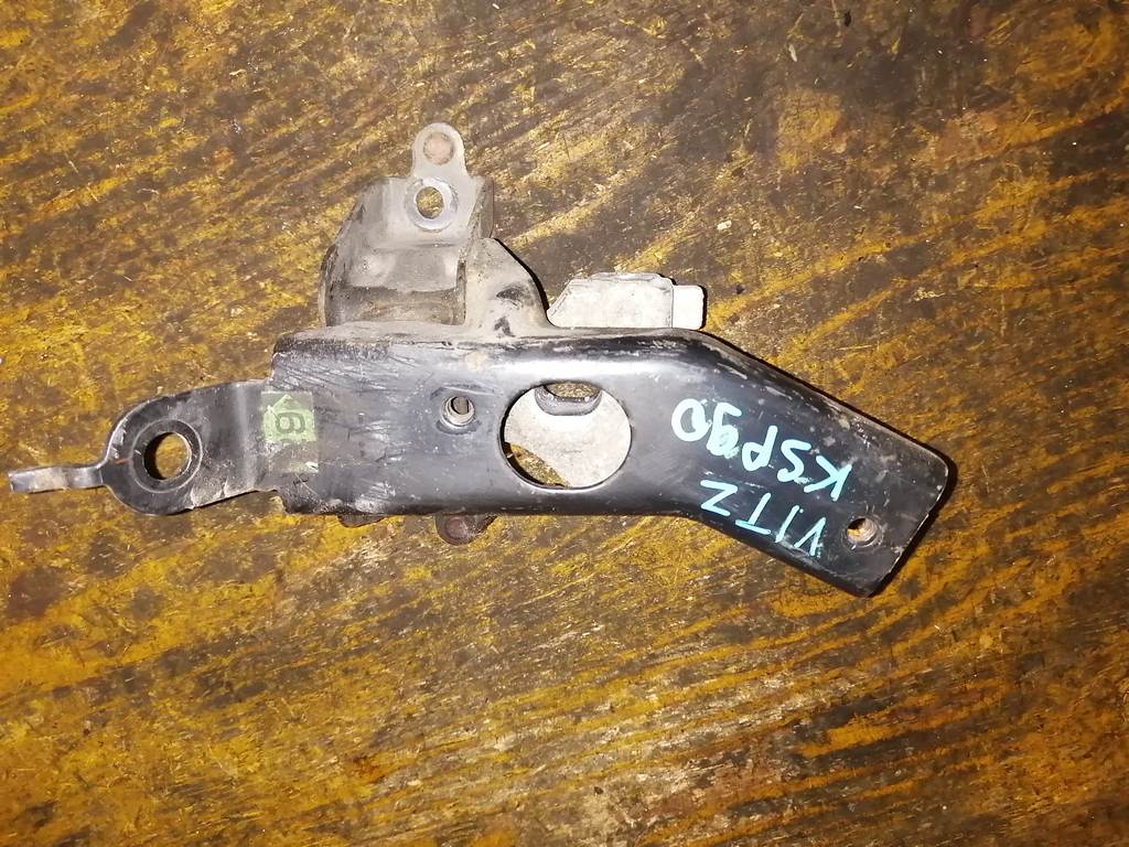подушка двигателя Toyota Vitz 0