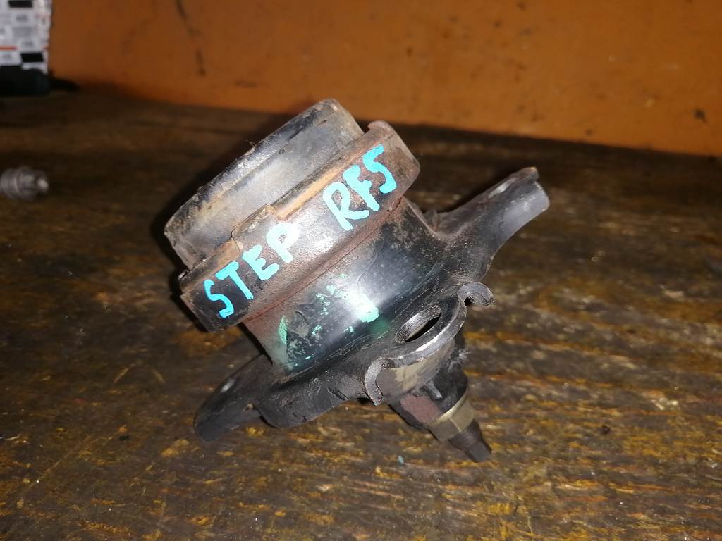 подушка двигателя Honda Stepwgn 0