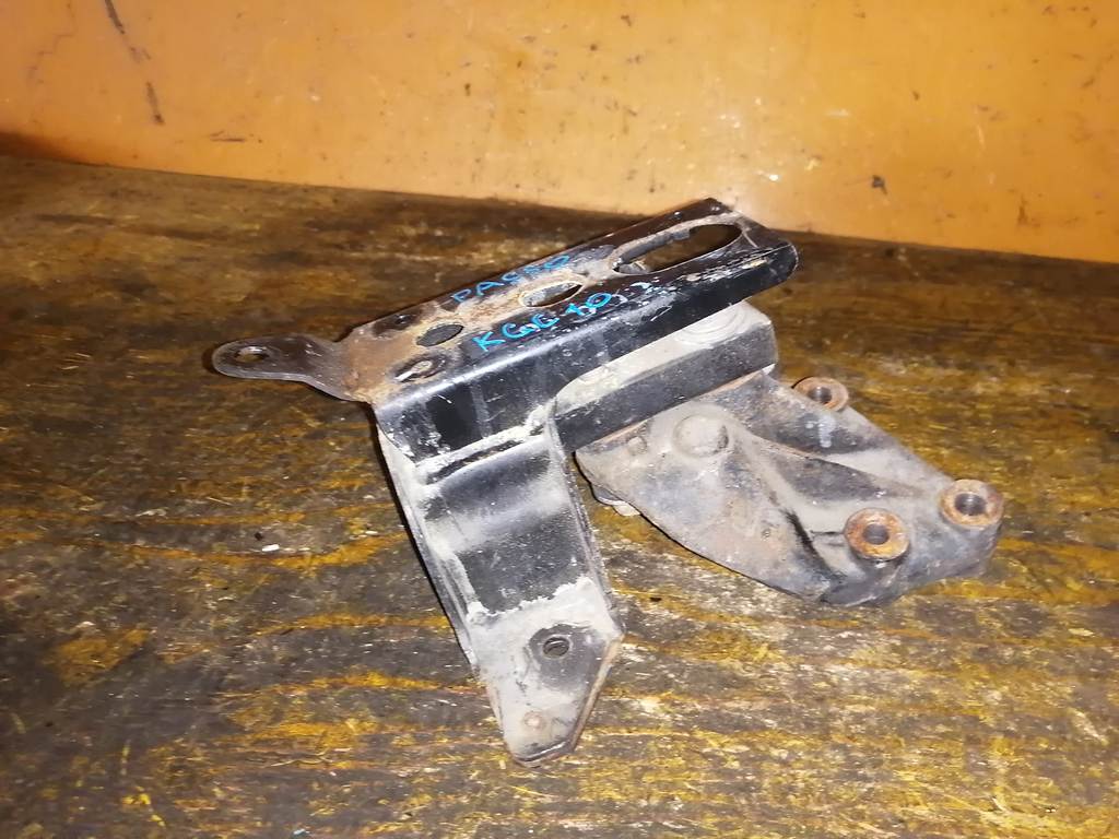 подушка двигателя Toyota Passo 0