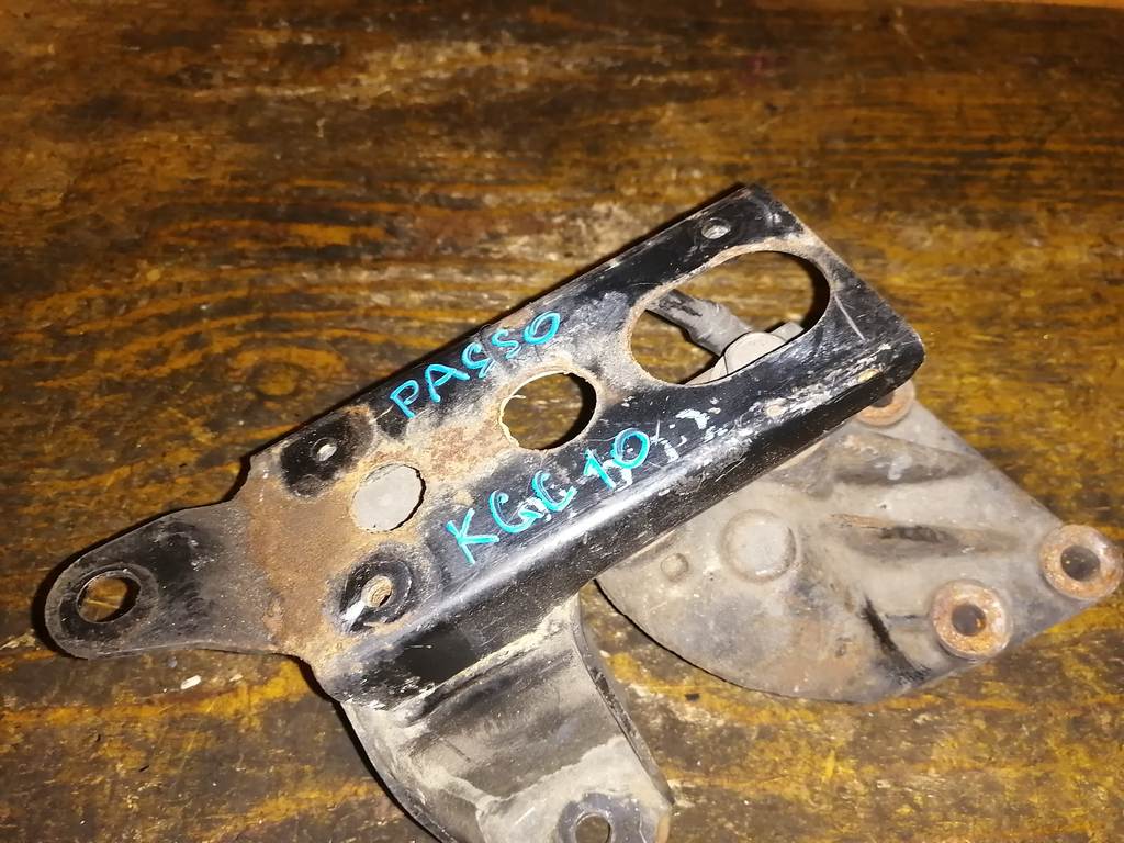 PASSO KGC10 ПОДУШКА ДВС ЛЕВАЯ Toyota Passo 1