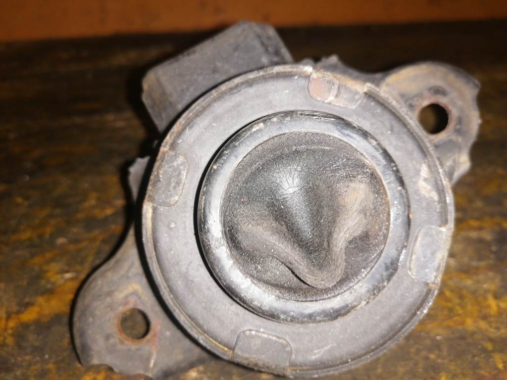ZEST JE1 ПОДУШКА ДВС ПРАВАЯ Honda Zest 1