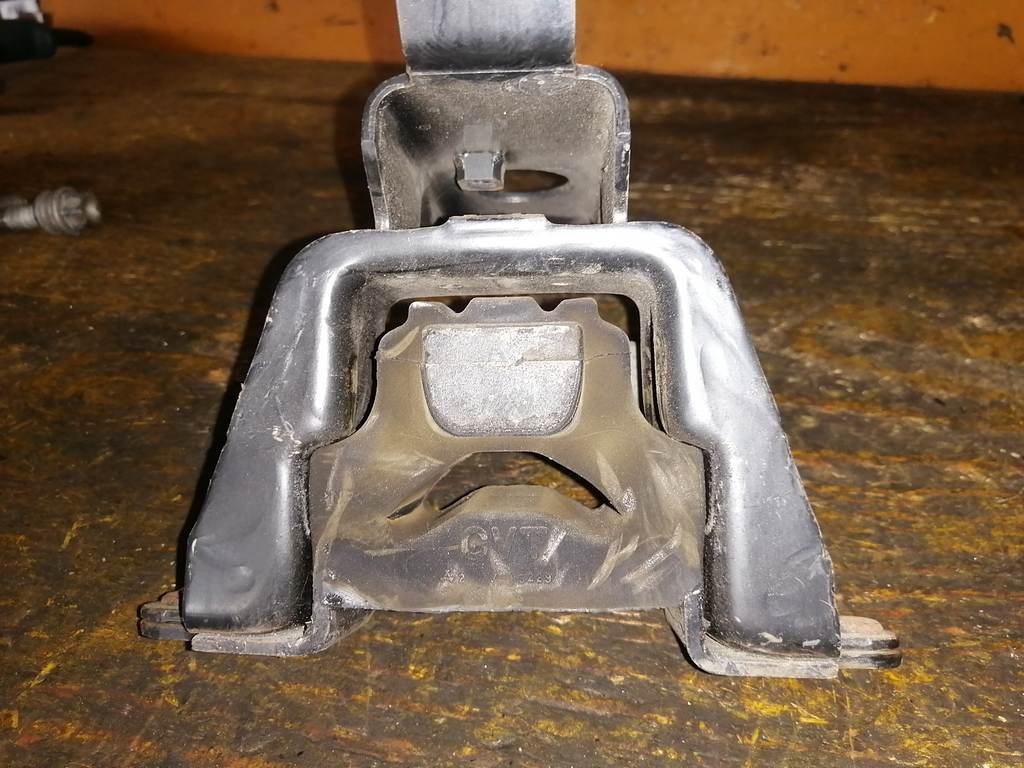 VITZ KSP90 ПОДУШКА ДВС ЛЕВАЯ 1 Toyota Vitz 1