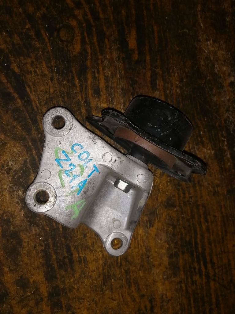 подушка двигателя Mitsubishi Colt 0