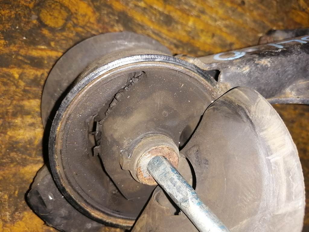 SOLIO MA15S ПОДУШКА ДВС ЗАДНЯЯ Suzuki Solio 1