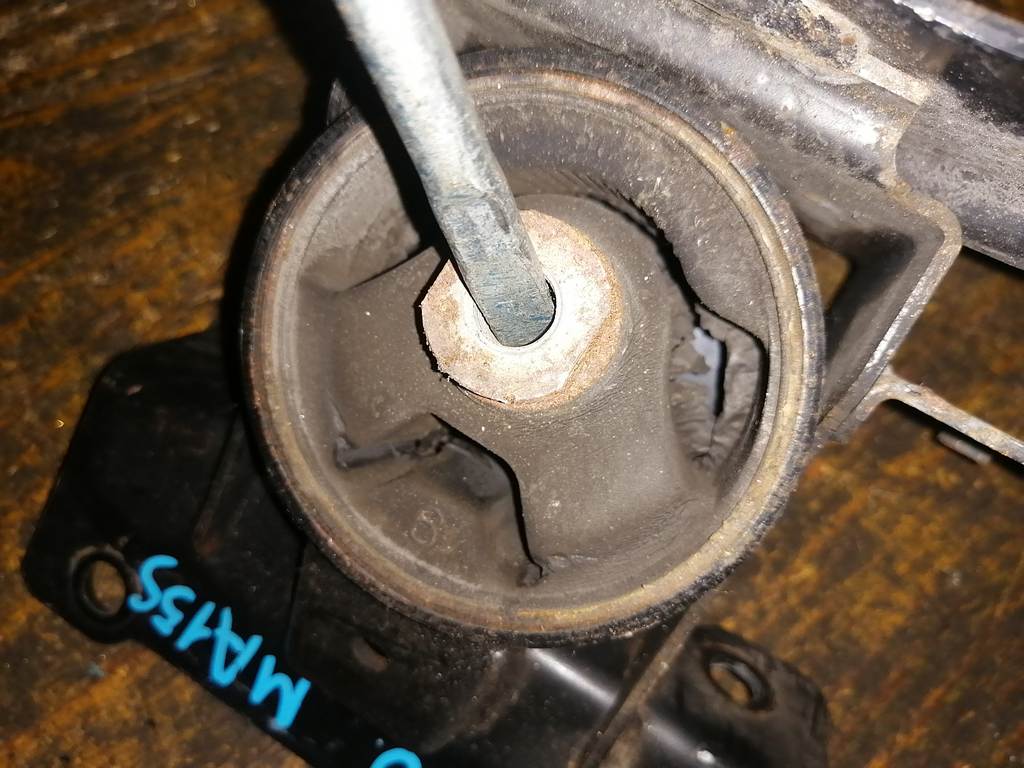 SOLIO MA15S ПОДУШКА ДВС ЛЕВАЯ Suzuki Solio 1