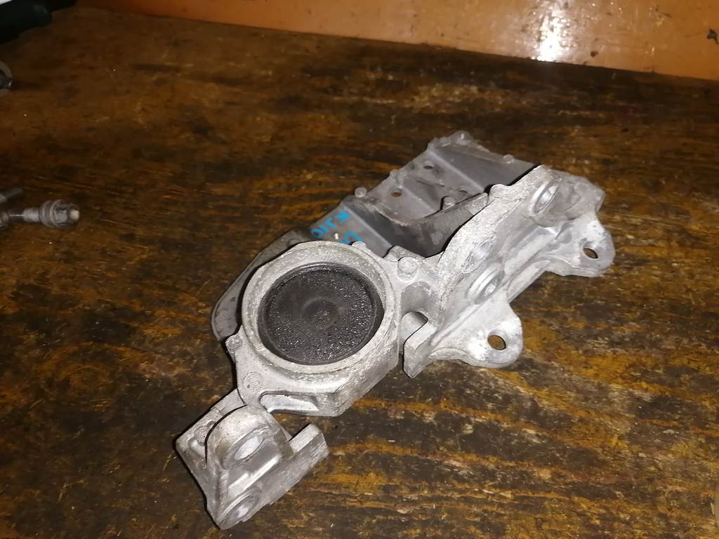 DUALIS KJ10 ПОДУШКА ДВС ЛЕВАЯ Nissan Dualis 1