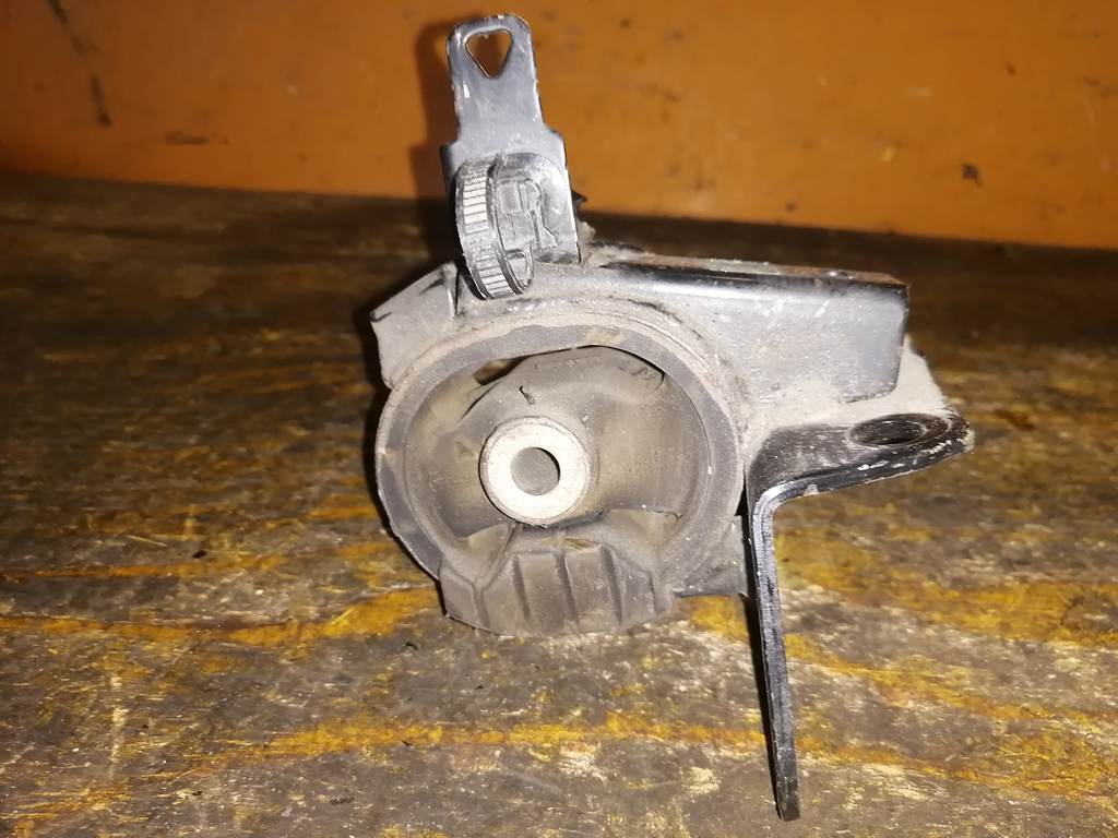 CALDINA AZT241 ПОДУШКА ДВС ЛЕВАЯ Toyota Caldina 1