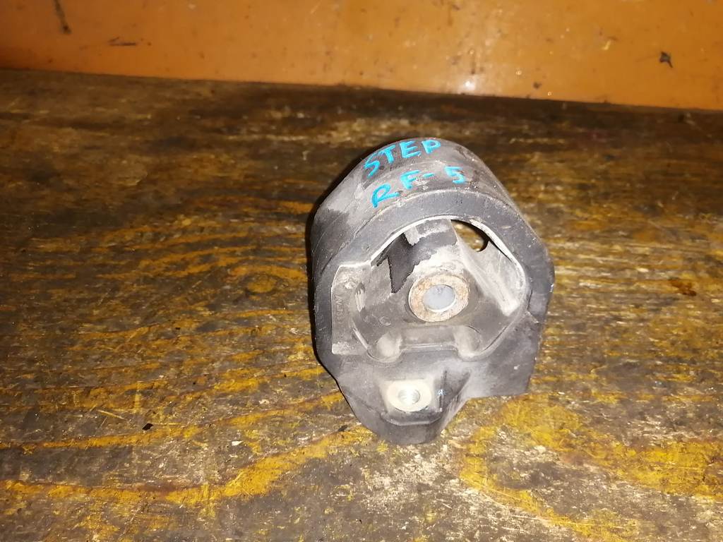 подушка двигателя Honda Stepwgn 0