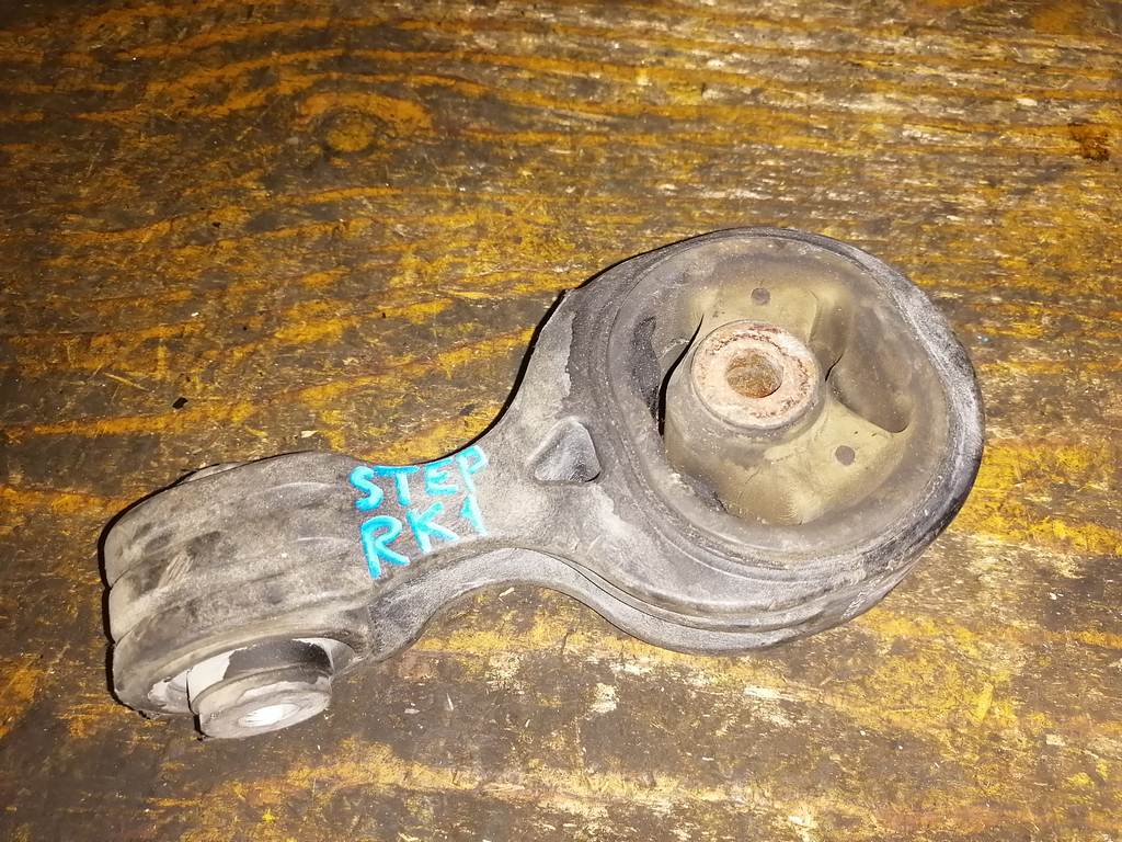 подушка двигателя Honda Stepwgn 0