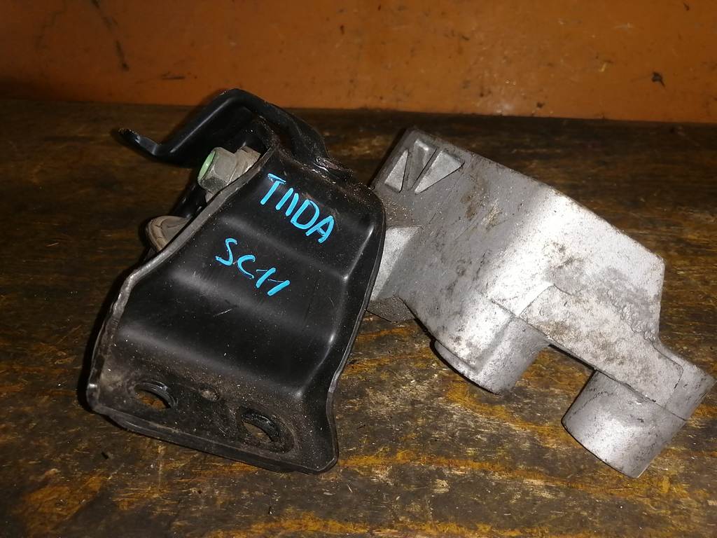 подушка двигателя Nissan Tiida Latio 0