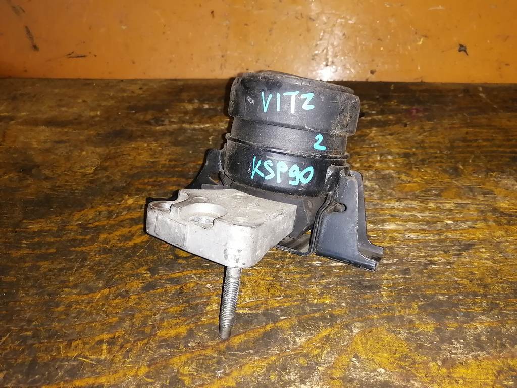 подушка двигателя Toyota Vitz 0