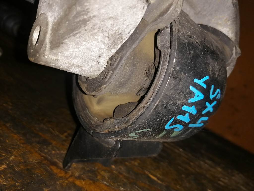 SX4 YA11S ПОДУШКА ДВС ЛЕВАЯ Suzuki SX4 1
