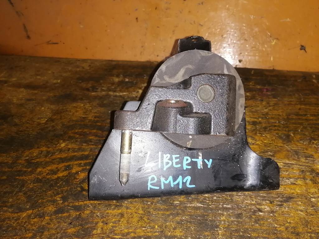 подушка двигателя Nissan Liberty 0