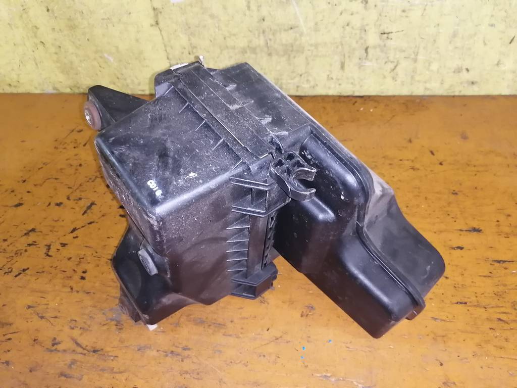 COLT Z21A КОРПУС ВОЗДУШНОГО ФИЛЬТРА Mitsubishi Colt 1