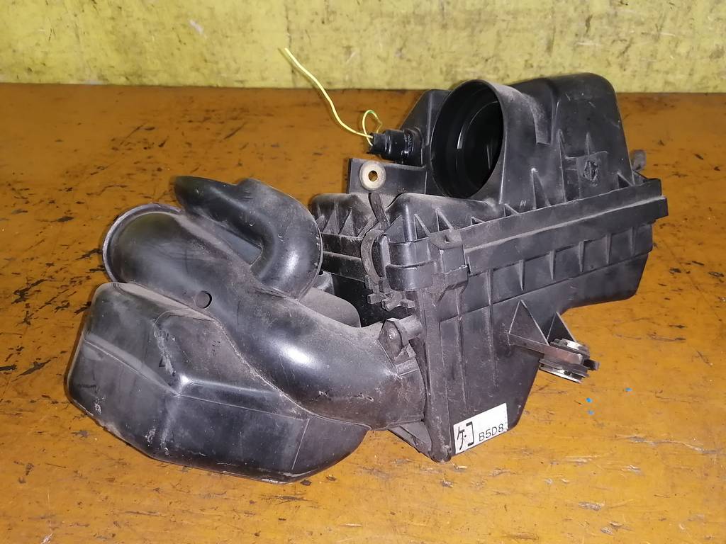 DEMIO DW3W КОРПУС ВОЗДУШНОГО ФИЛЬТРА Mazda Demio 1