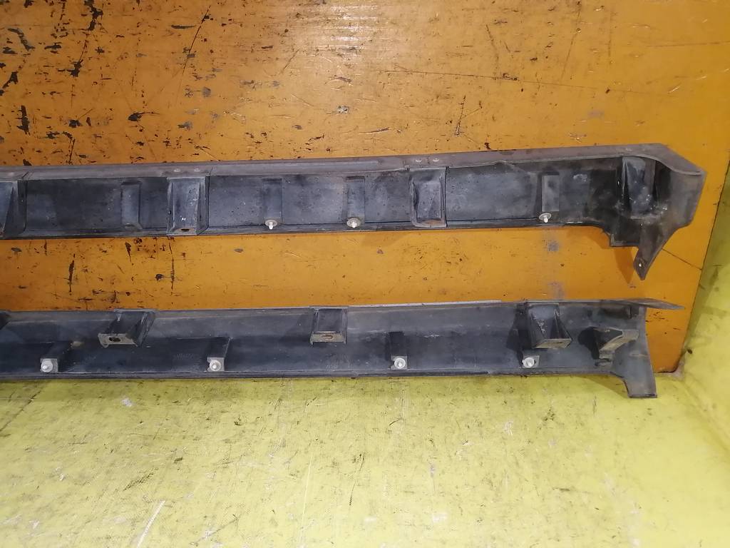 порог Nissan Serena 6