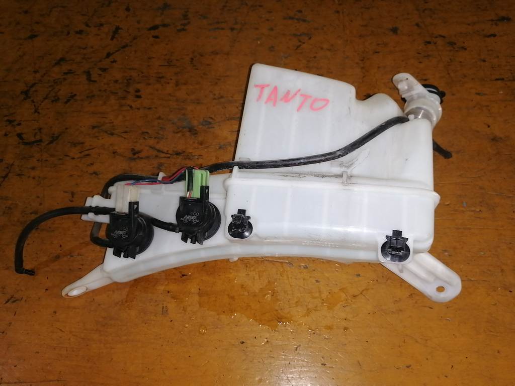 бачок омывателя Daihatsu Tanto 0