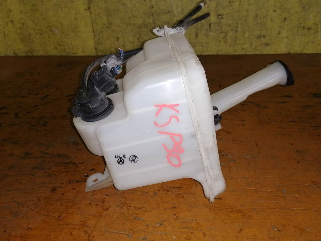 бачок омывателя Toyota Vitz 0