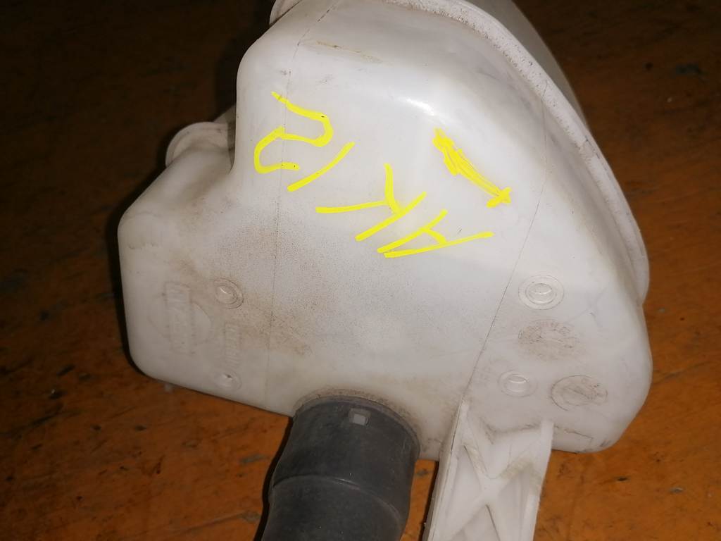 MARCH AK12 БАЧОК ОМЫВАТЕЛЯ 1 Nissan March 1