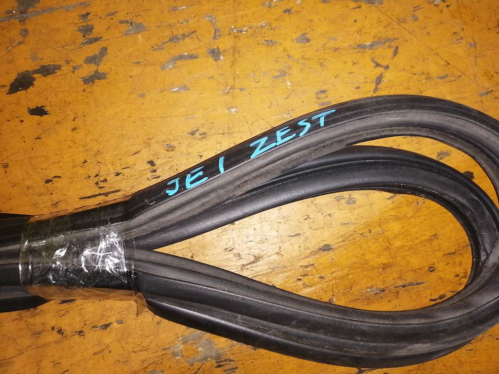 ZEST JE1 УПЛОТНЕНИЕ 5-Й ДВЕРИ Honda Zest 1