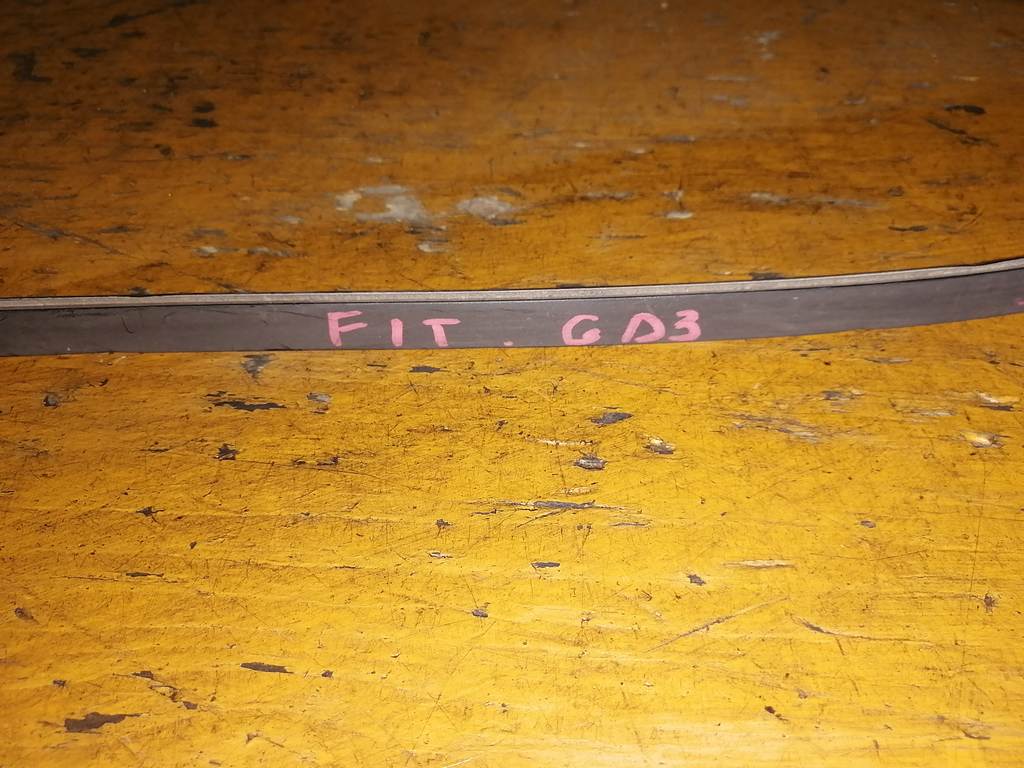 FIT GD3 МОЛДИНГ НА КРЫШУ Honda Fit 1