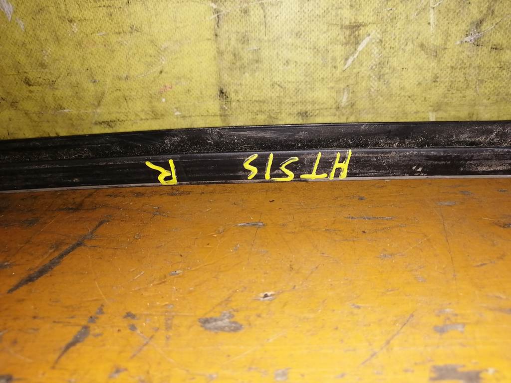 SWIFT HT51S МОЛДИНГ НА КРЫШУ ПРАВЫЙ Suzuki Swift 1