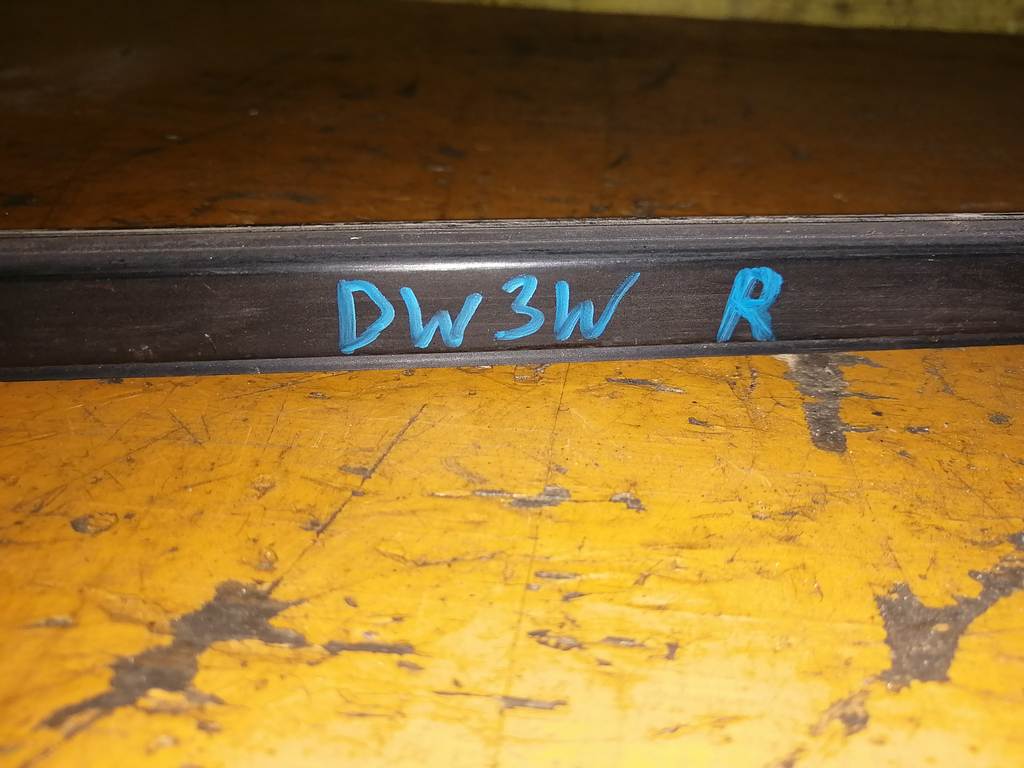 DEMIO DW3W МОЛДИНГ НА КРЫШУ ПРАВЫЙ Mazda Demio 1