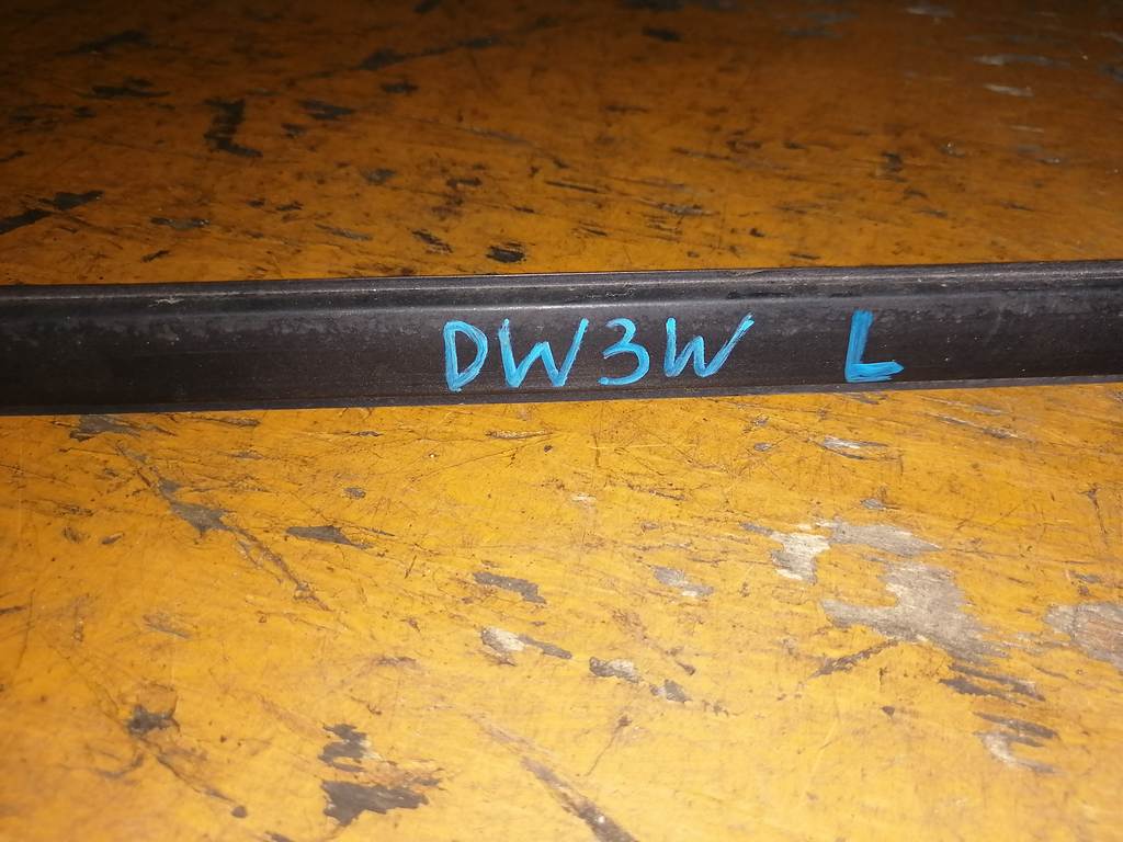 DEMIO DW3W МОЛДИНГ НА КРЫШУ ЛЕВЫЙ Mazda Demio 1