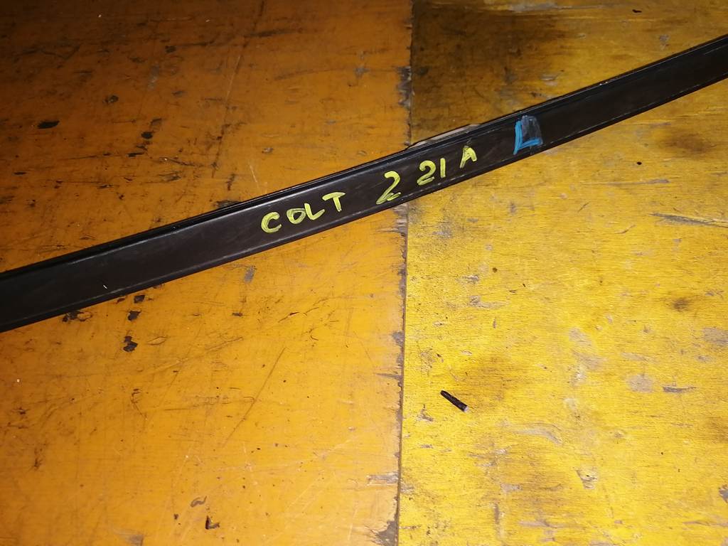 COLT Z21A МОЛДИНГ НА КРЫШУ ЛЕВЫЙ Mitsubishi Colt 1