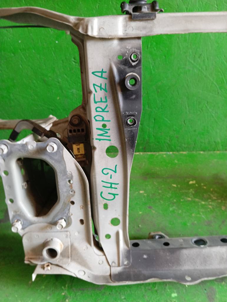 рамка радиатора Subaru Impreza 0