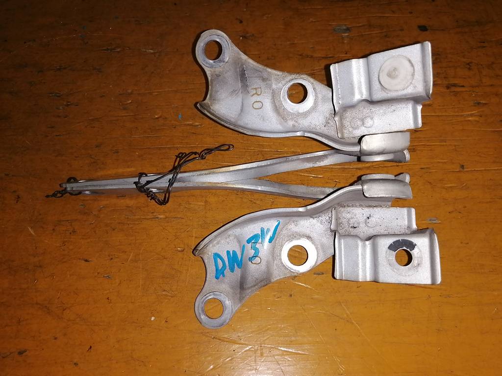 петля капота Mazda Demio 0