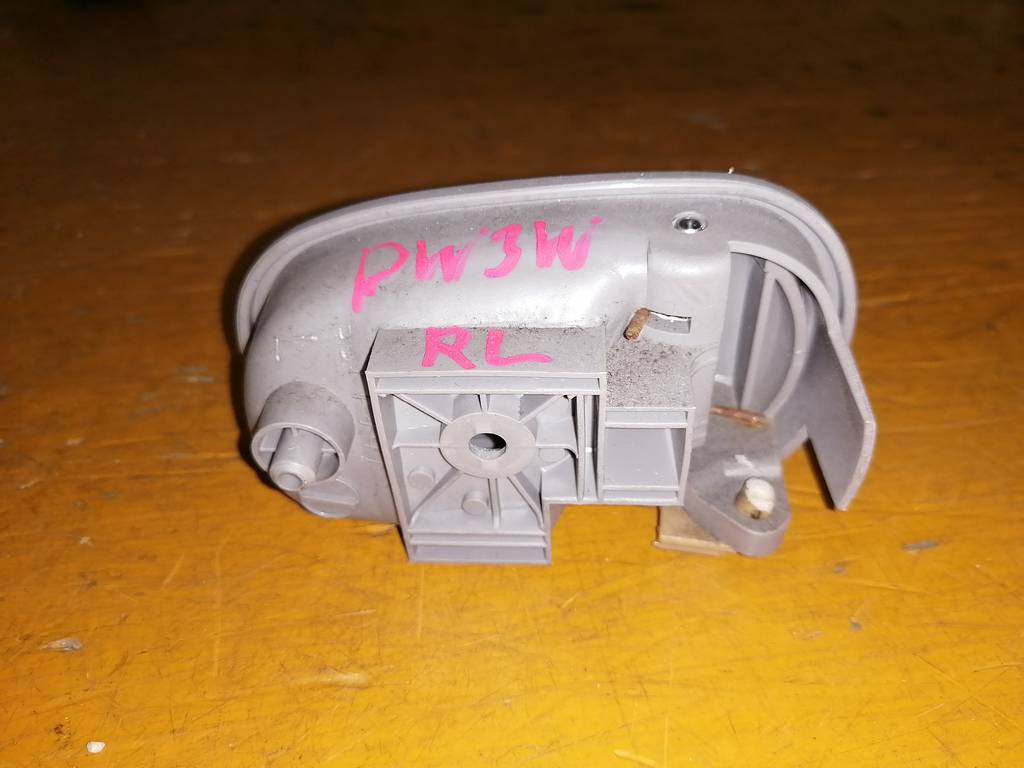 DEMIO DW3W РУЧКА ДВЕРИ ВНУТР. ЗАДНЯЯ ЛЕВАЯ Mazda Demio 1