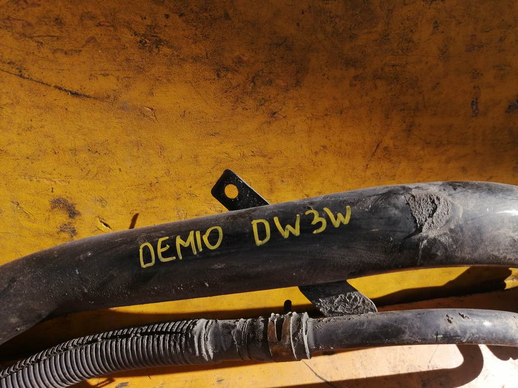 DEMIO DW3W ГОРЛОВИНА БЕНЗОБАКА Mazda Demio 1