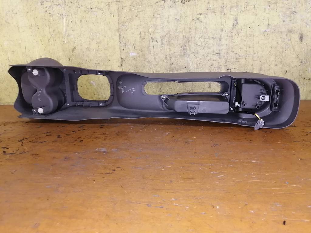 MARCH AK12 КОНСОЛЬ МЕЖДУ СИДЕНИЙ Nissan March 4