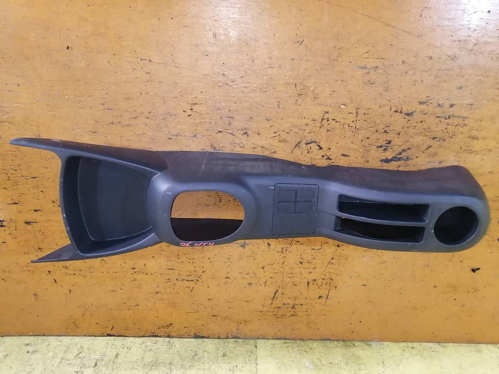 консоль между сидений Toyota Vitz 0