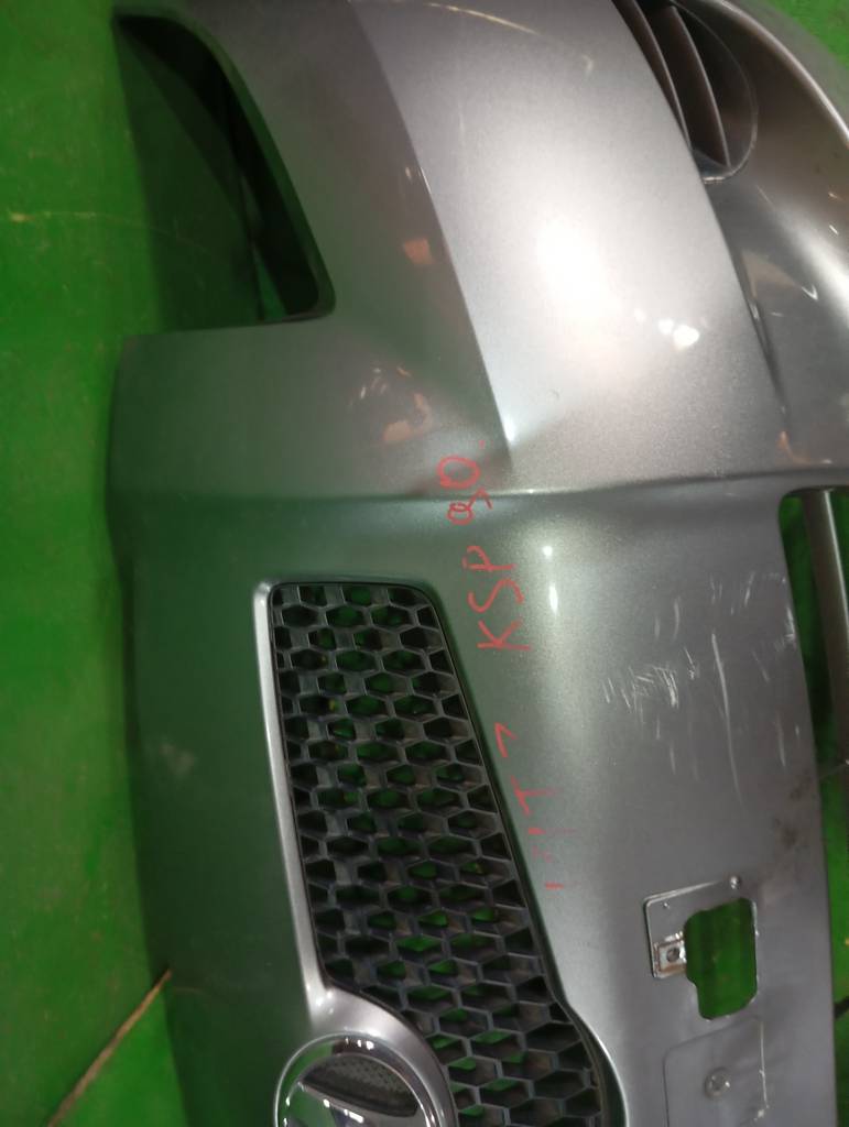 бампер Toyota Vitz 0