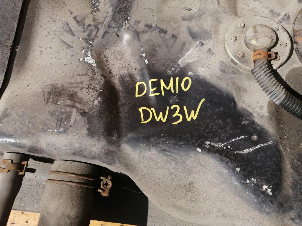 DEMIO DW3W БЕНЗОБАК Mazda Demio 1