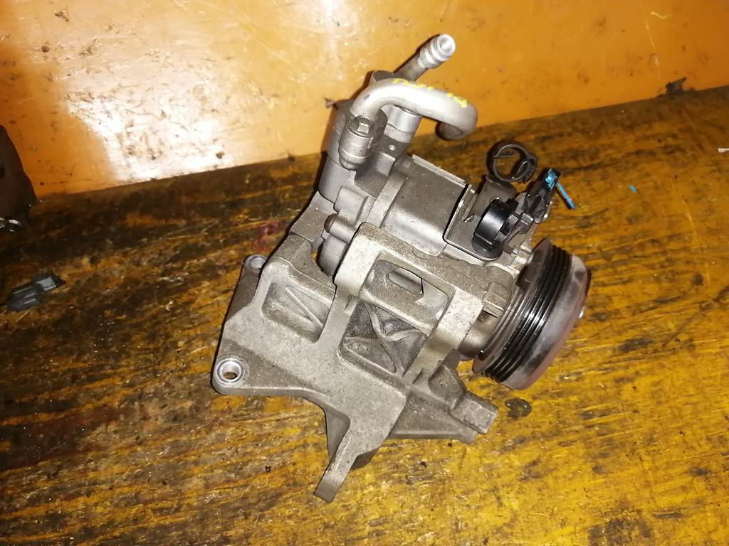 EL154 КОМПРЕССОР КОНДИЦИОНЕРА 73111FG000 Subaru Impreza 4
