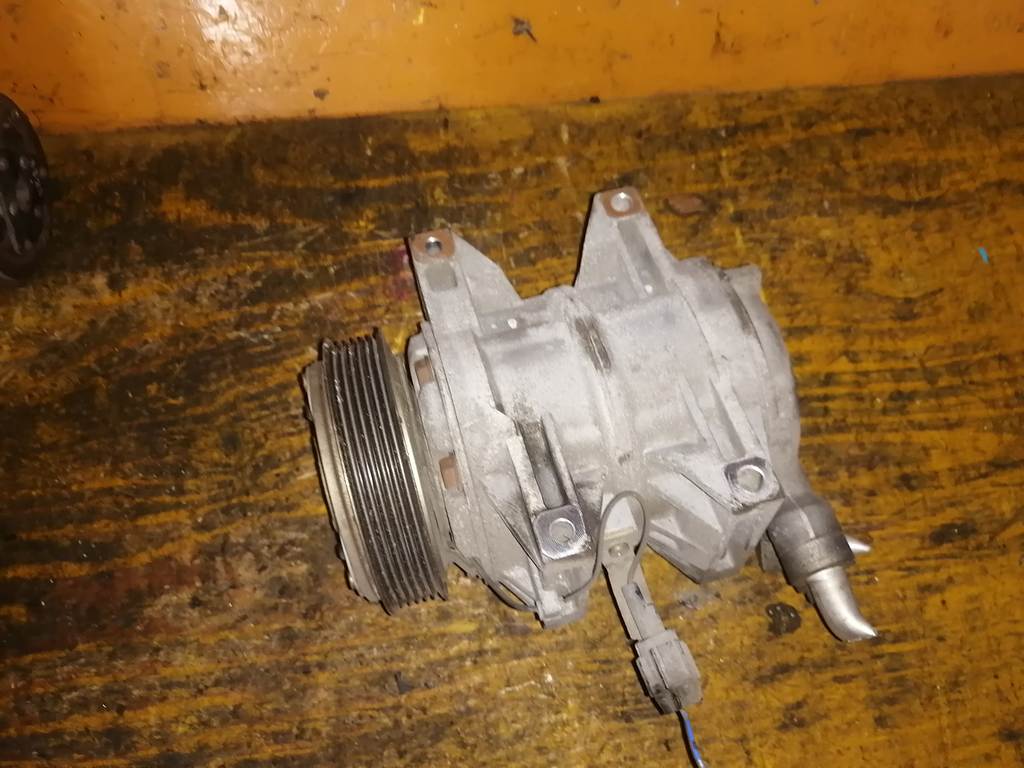 QR20DE КОМПРЕССОР КОНДИЦИОНЕРА 92600 CX000 Nissan Serena 4