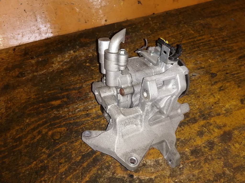 EL15 КОМПРЕССОР КОНДИЦИОНЕРА 73111FG002 Subaru Impreza 4