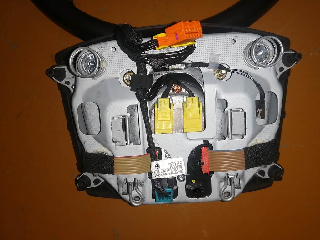 airbag водительский Volkswagen Touareg 3