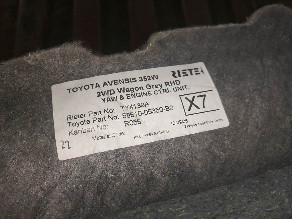 Салон Toyota Avensis 2