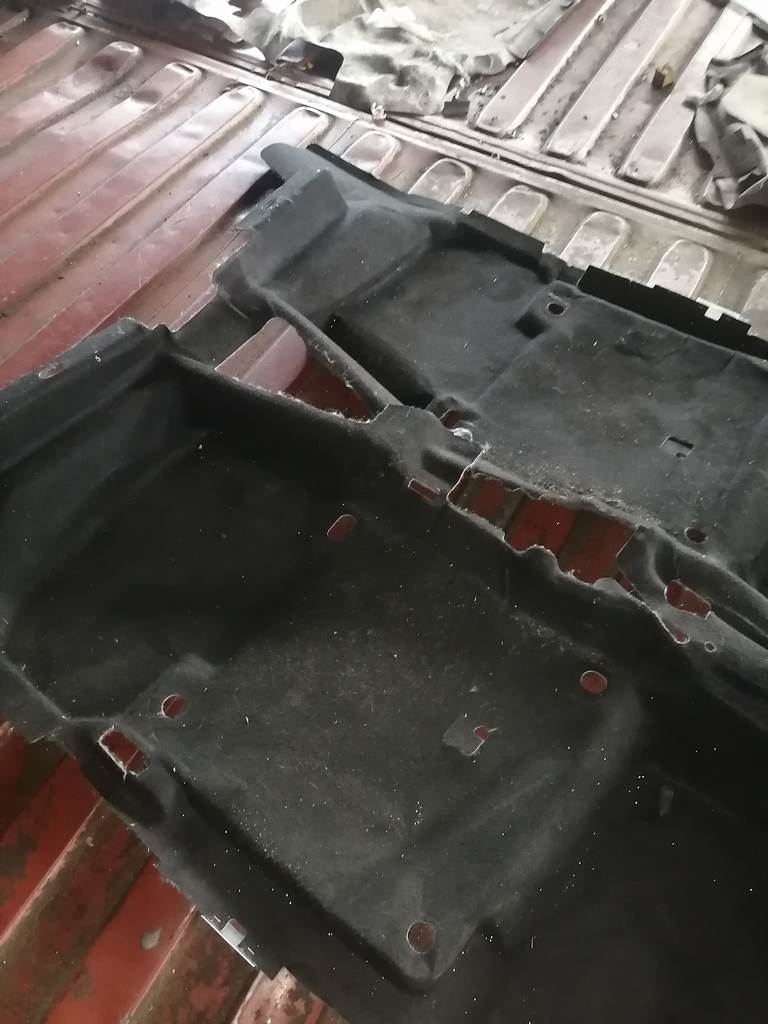 LEAF ZE0 КОВЕР САЛОНА Nissan Leaf 4
